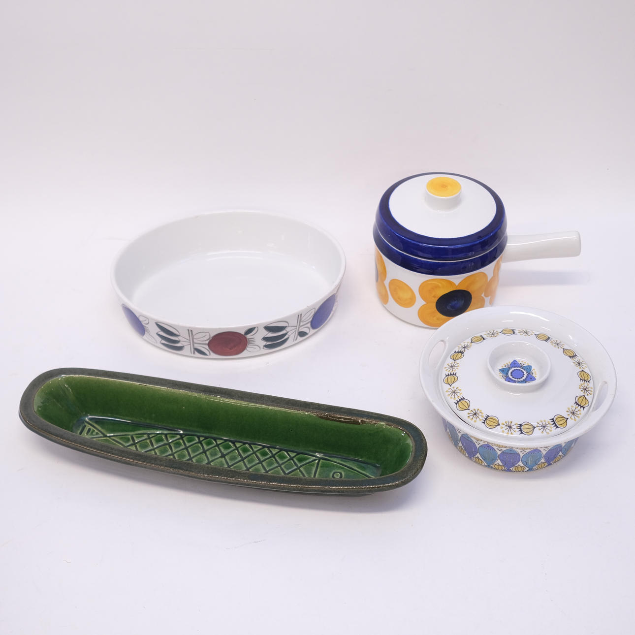 RETRO ITEMS, FOUR PIECES.