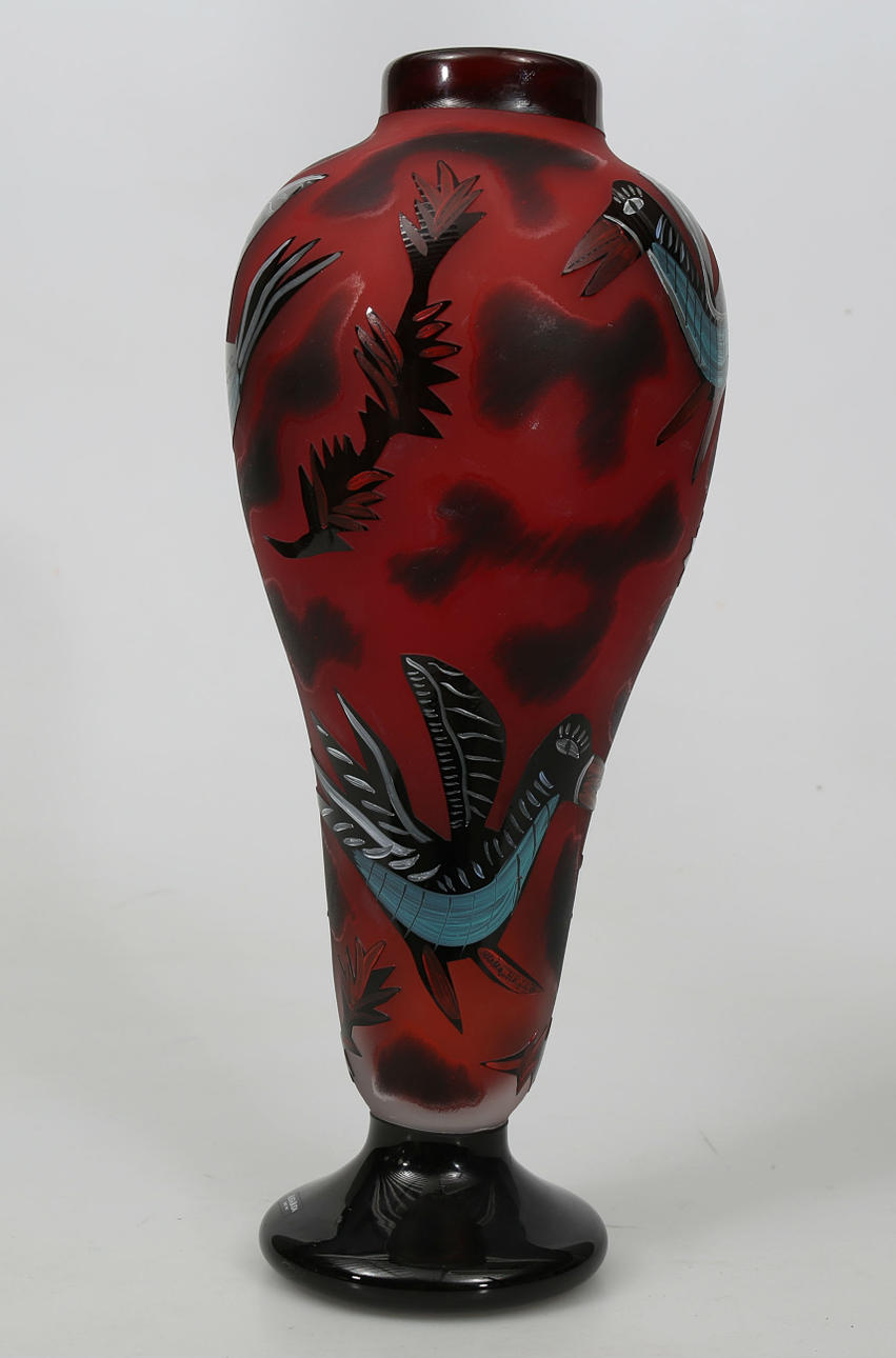 ULRIKA HYDMAN VALLIEN. Vas, glas, "Juvel Röd", signerad, Kosta Boda.