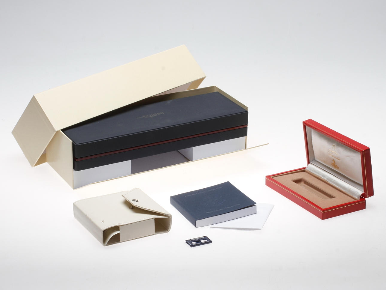 KLOCKASKAR, 2 st, Omega och Longines.