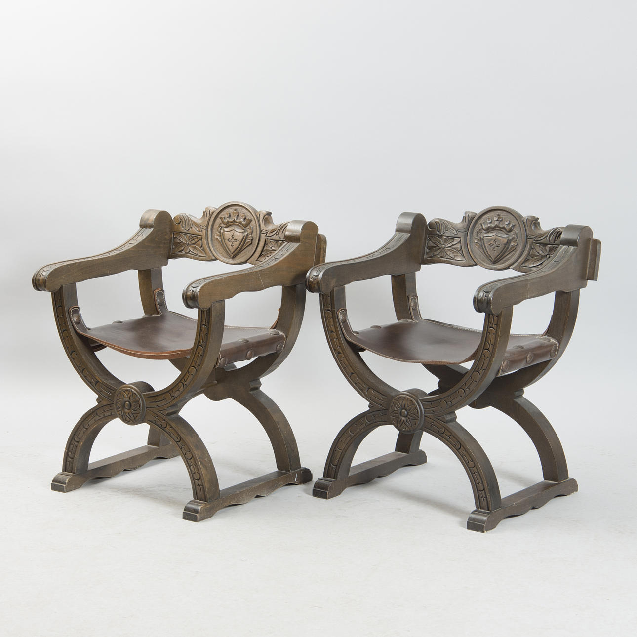 DANTESTOLAR, 1 par, betsat trä med skinnsits, 1900-tal.