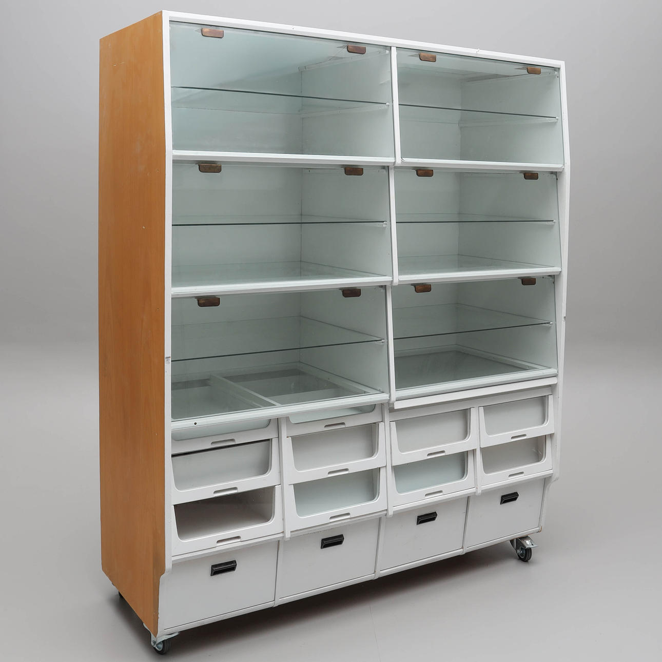DISPLAY CABINET, shop fitting, mid-20th century.