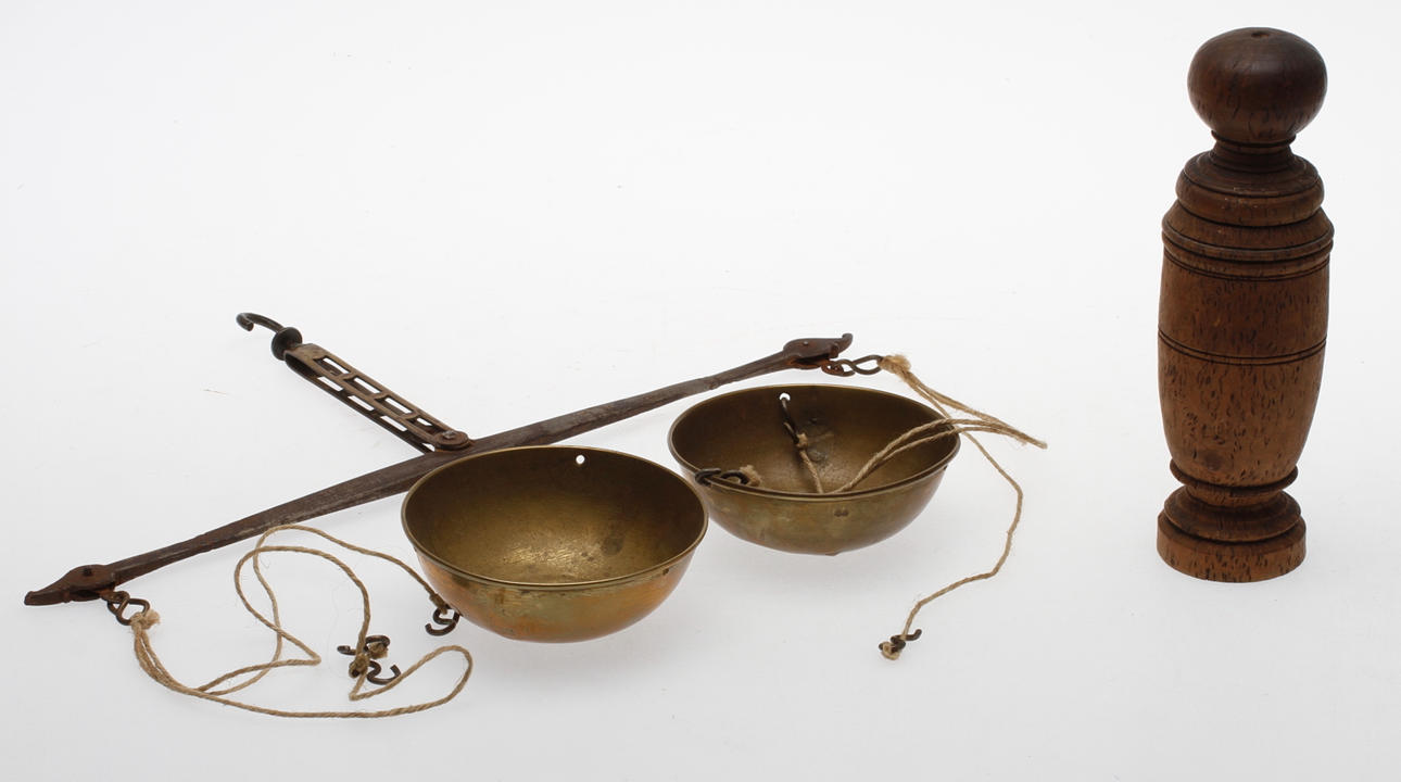 KRYDDMORTEL och KRYDDVÅG, 1800-tal.