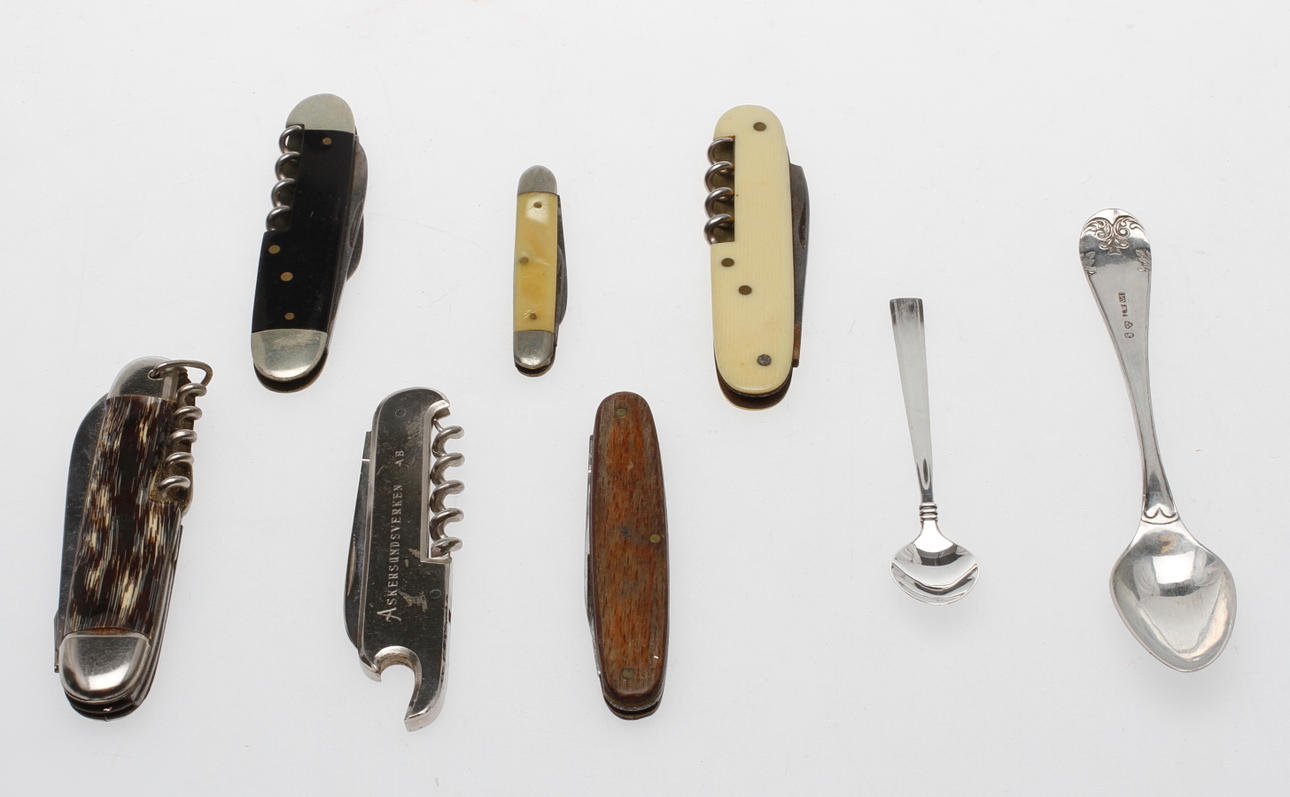 KNIVAR, 6 st samt SILVERFÖREMÅL, 2 delar.