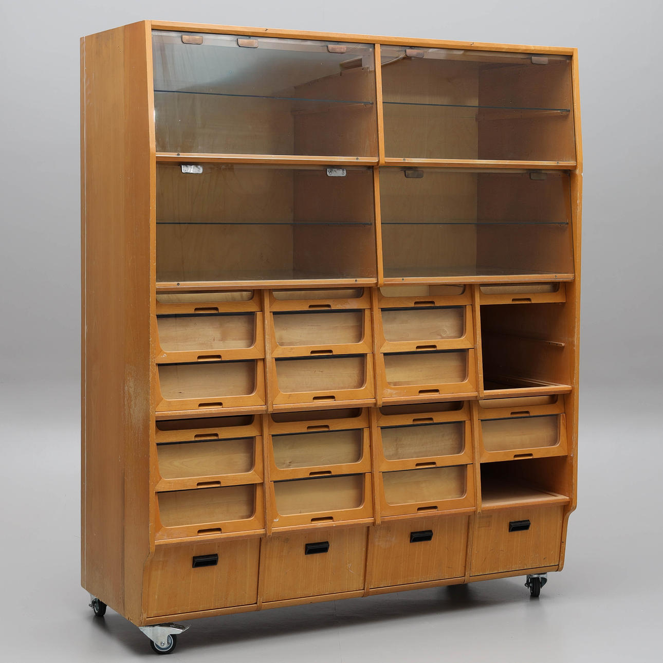 DISPLAY CABINET, shop fitting, mid-20th century.