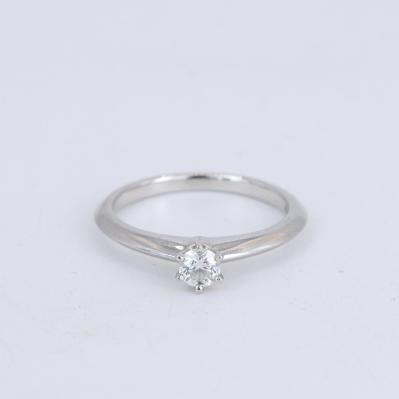 TIFFANY DIAMOND SOLITAIRE RING.