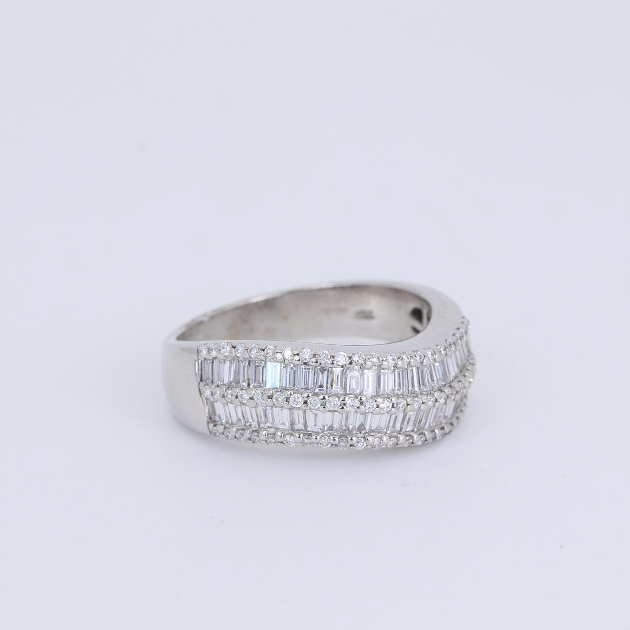 18CT GOLD 1.6CT DIAMOND RING.
