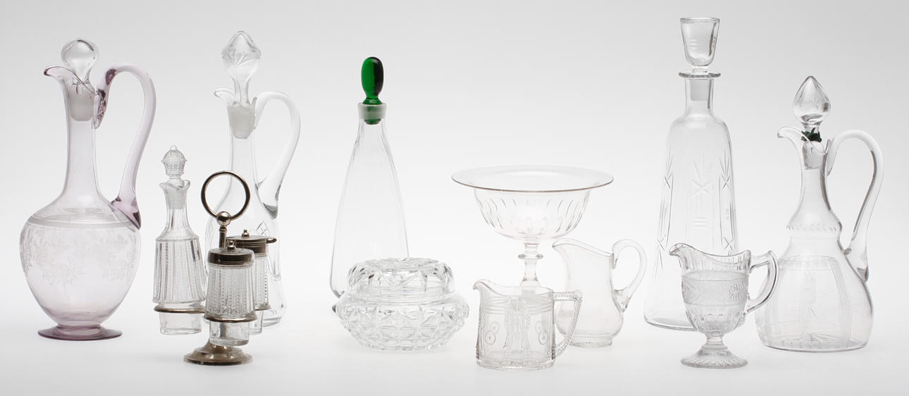 GLASFÖREMÅL,11 delar, 1900-tal.