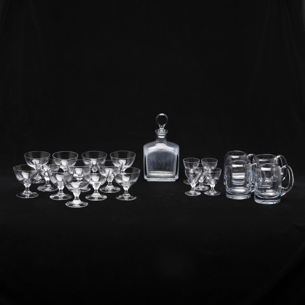 PARTI GLAS, 23 delar, bl, a Strömbergshyttan, klar/blåtonad glasmassa.