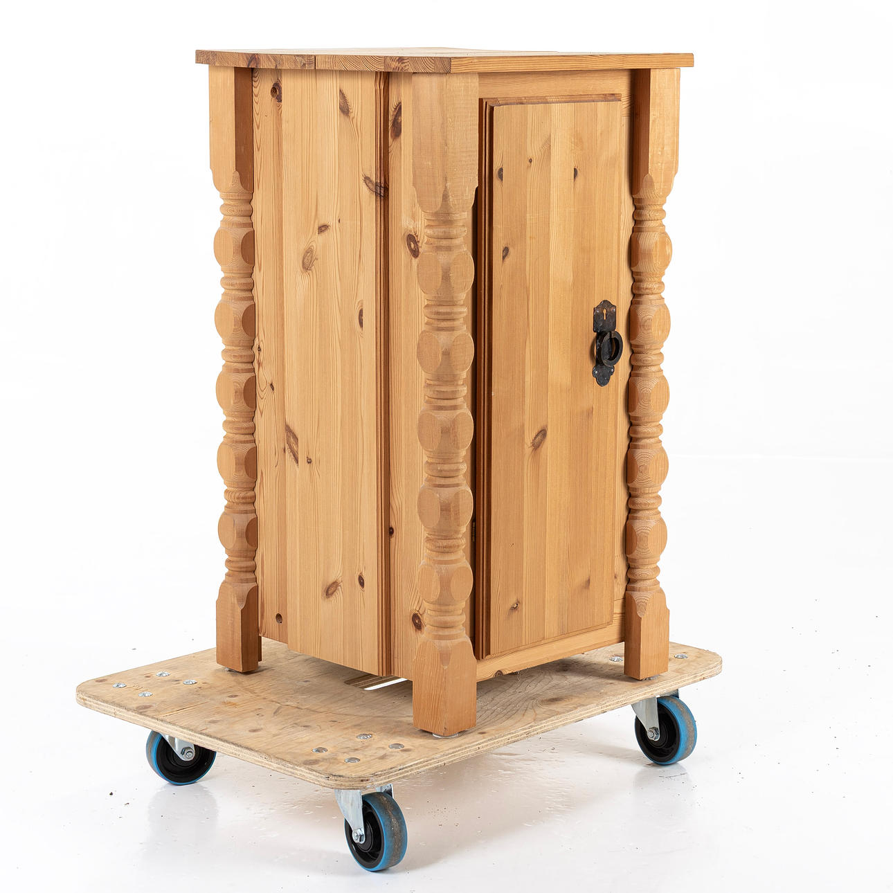 WASHSTAND, pine, late 20th century.