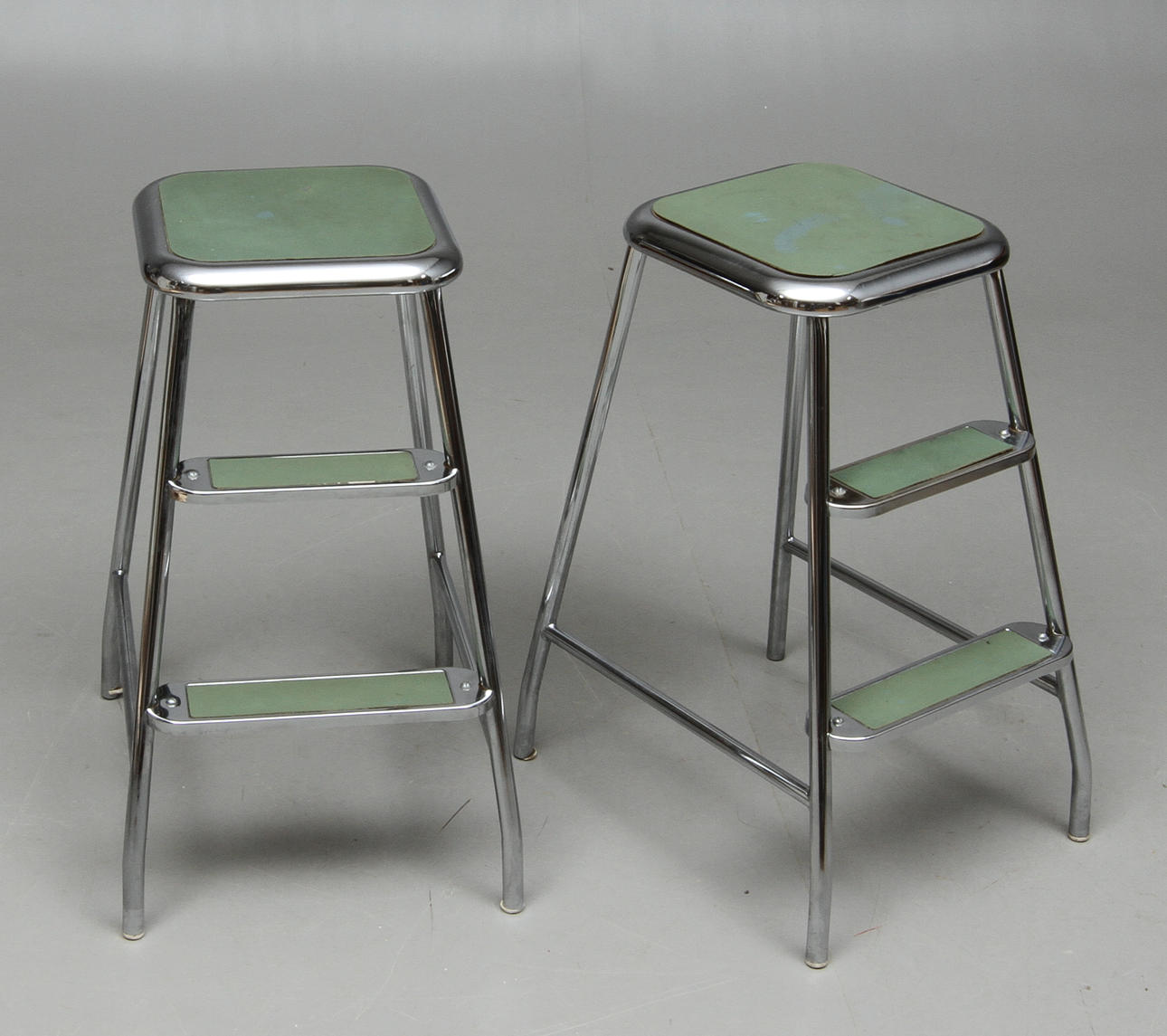 STEGPALLAR, 2 st, Lindqvist Verkstads AB.