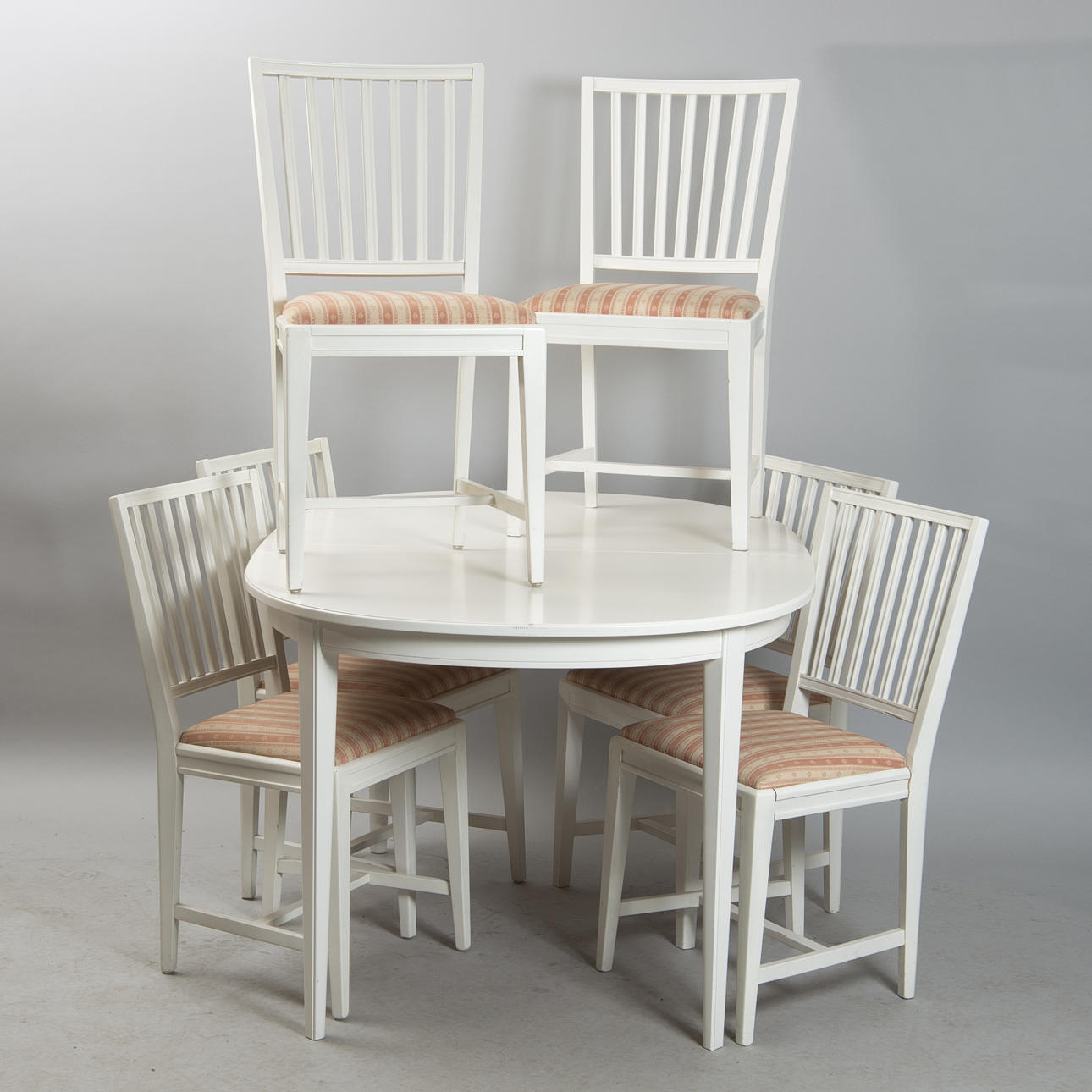 MATSALSGRUPP, vitmålad, City-möbler Tibro.