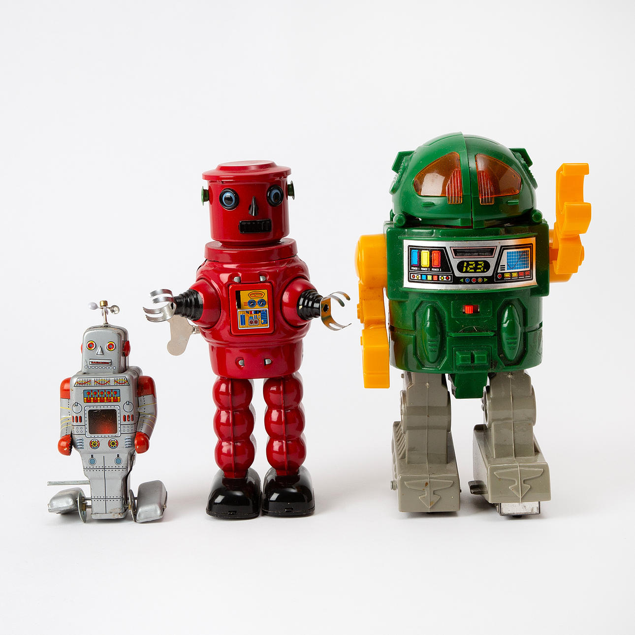 ALPS, SY YONEYA. Robots, three pieces, tin/plastic.