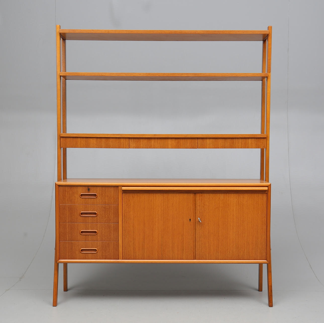 SKÅP/HYLLA, 1900-talets mitt.