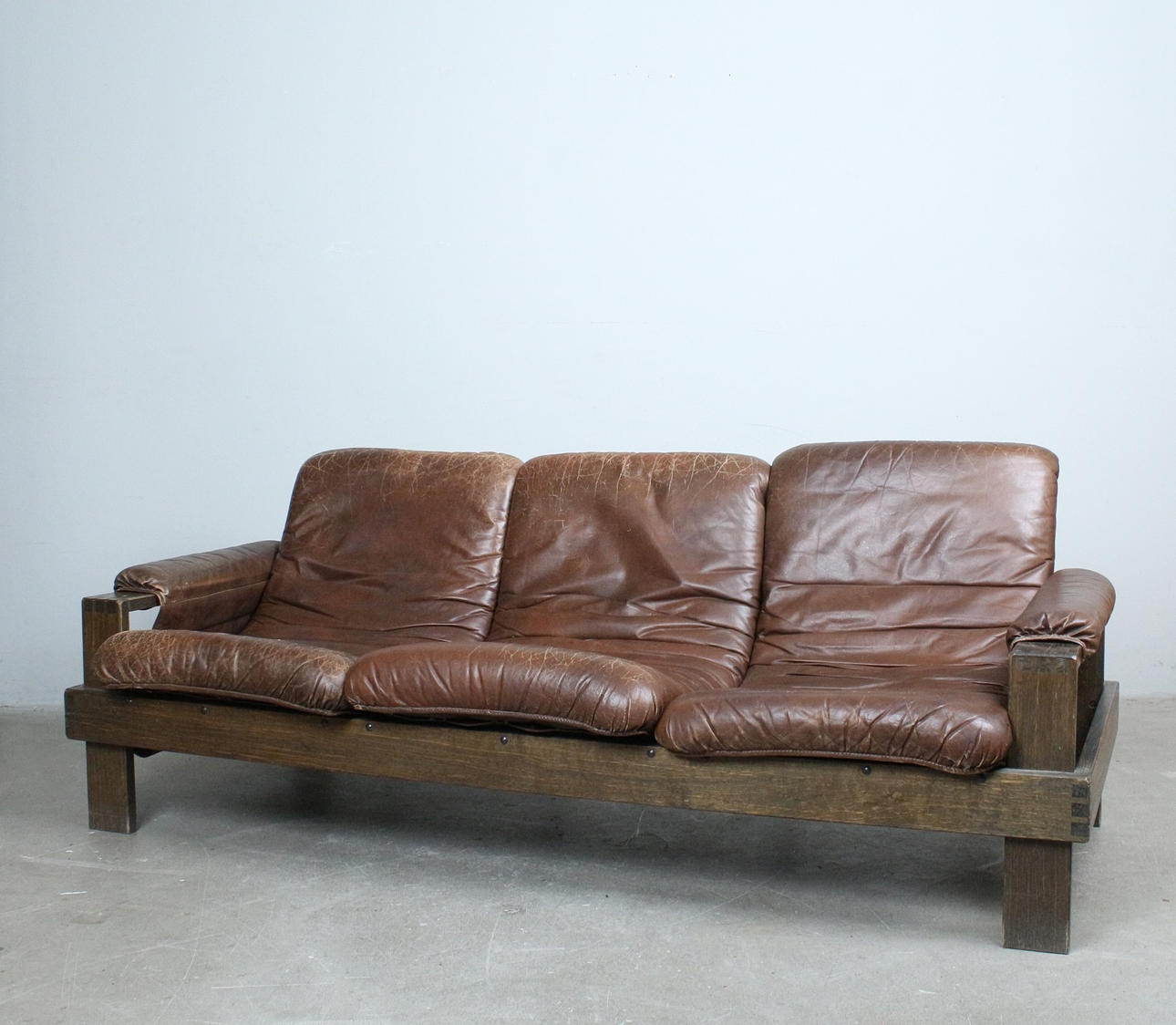 Brutalist three-seater / sofa, leather, wood, 1970s.