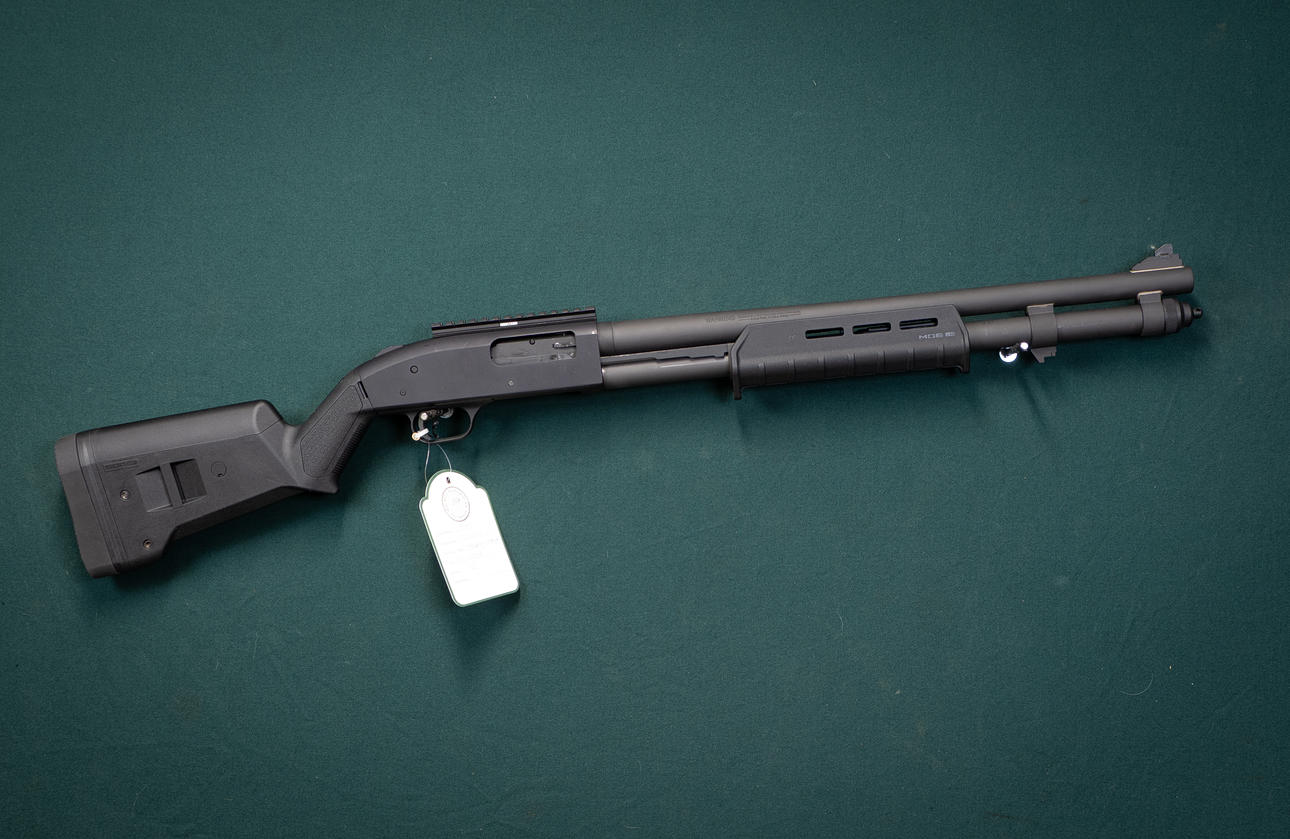 Mossberg cal. 12 #V2147408 SE3794218.