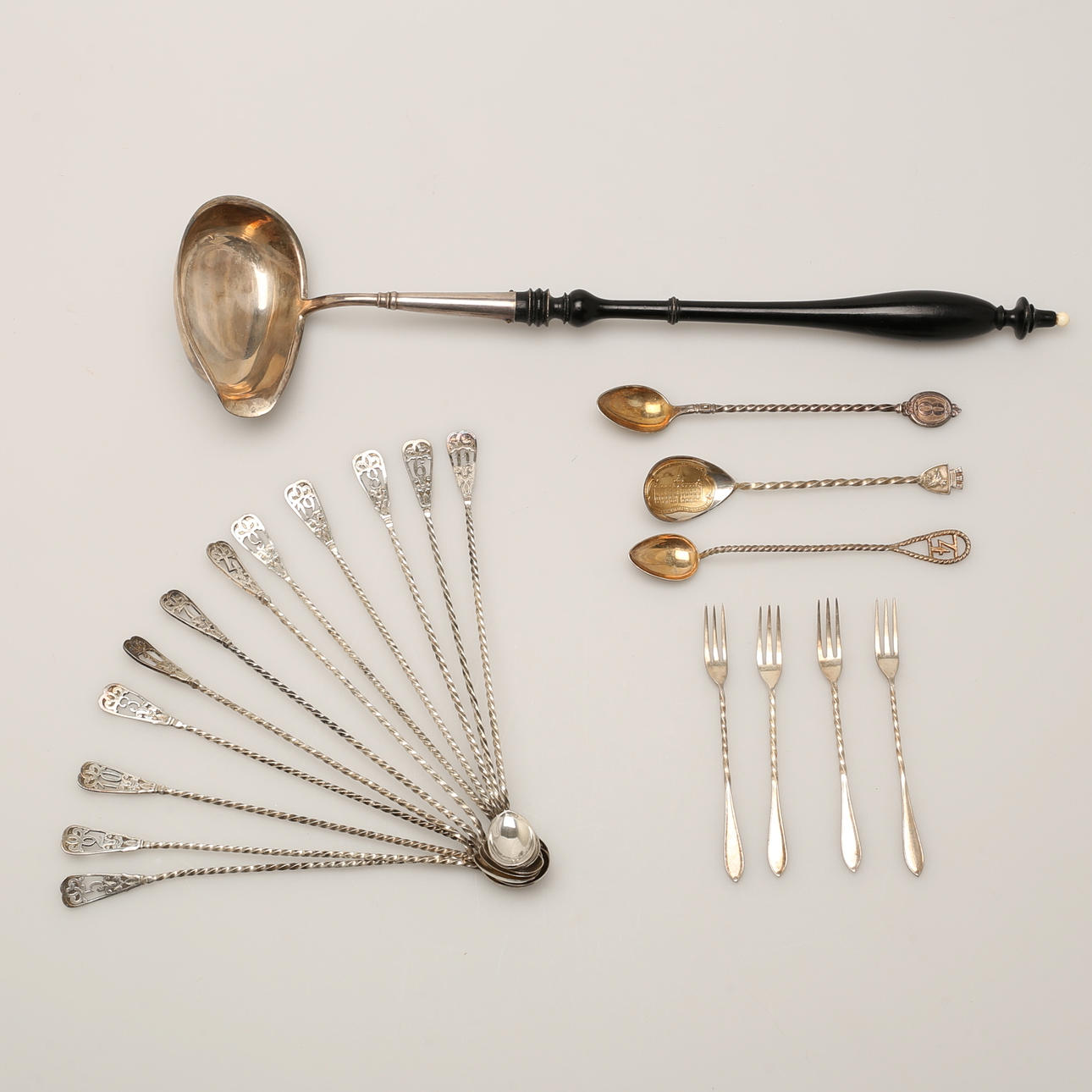 SOPPSLEV, COCTAILSKEDAR, 12 st.. Nysilver.