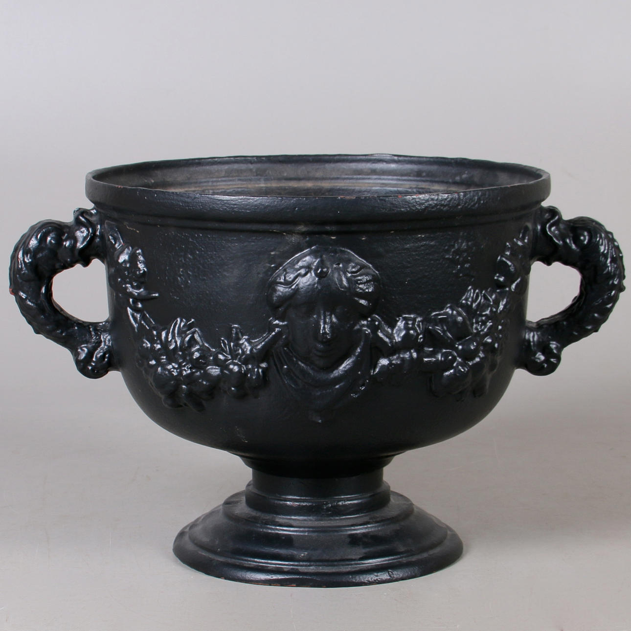 URNA, gjutjärn, 1900-tal.