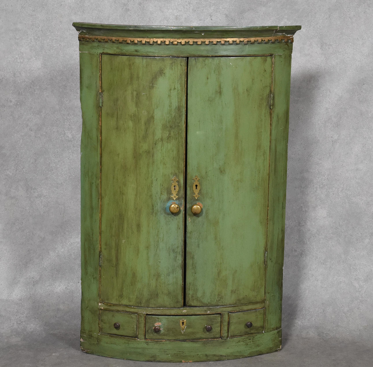 HÖRNSKÅP, 1800 talets början.