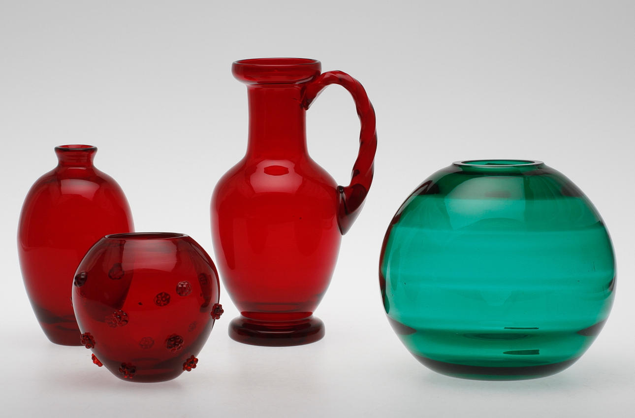 GLASFÖREMÅL, 4 delar, bl.a. Reijmyre, 1900-tal.