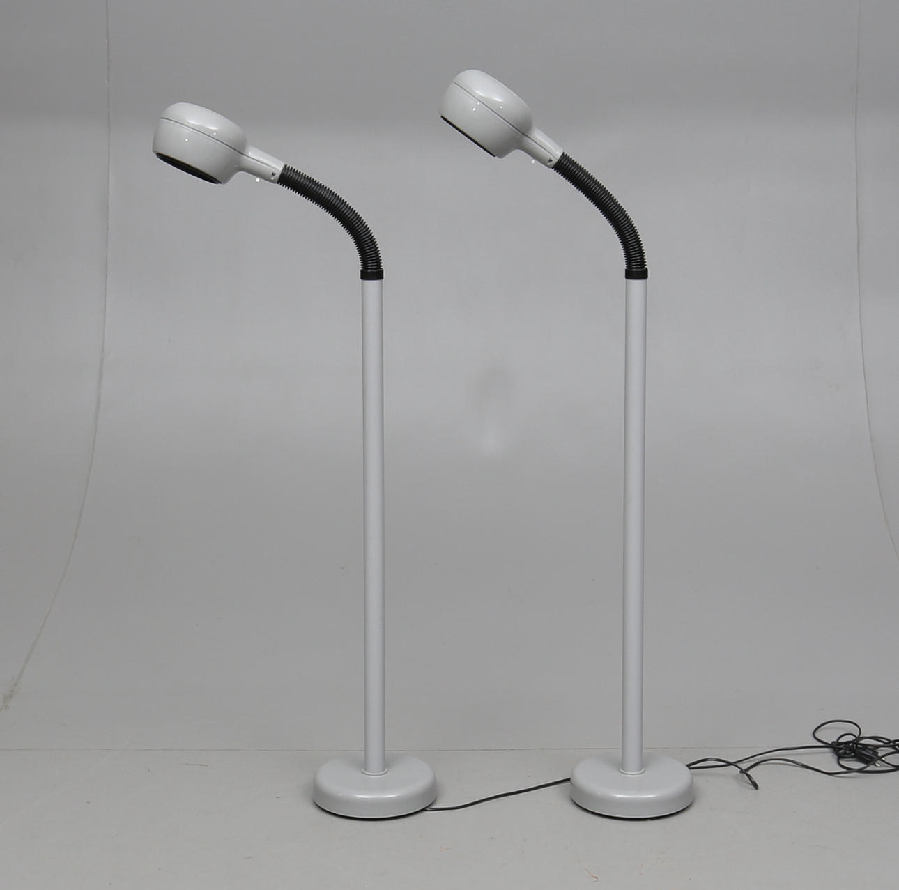 GOLVLAMPOR, 1 par, "Kobra", Fagerhult.