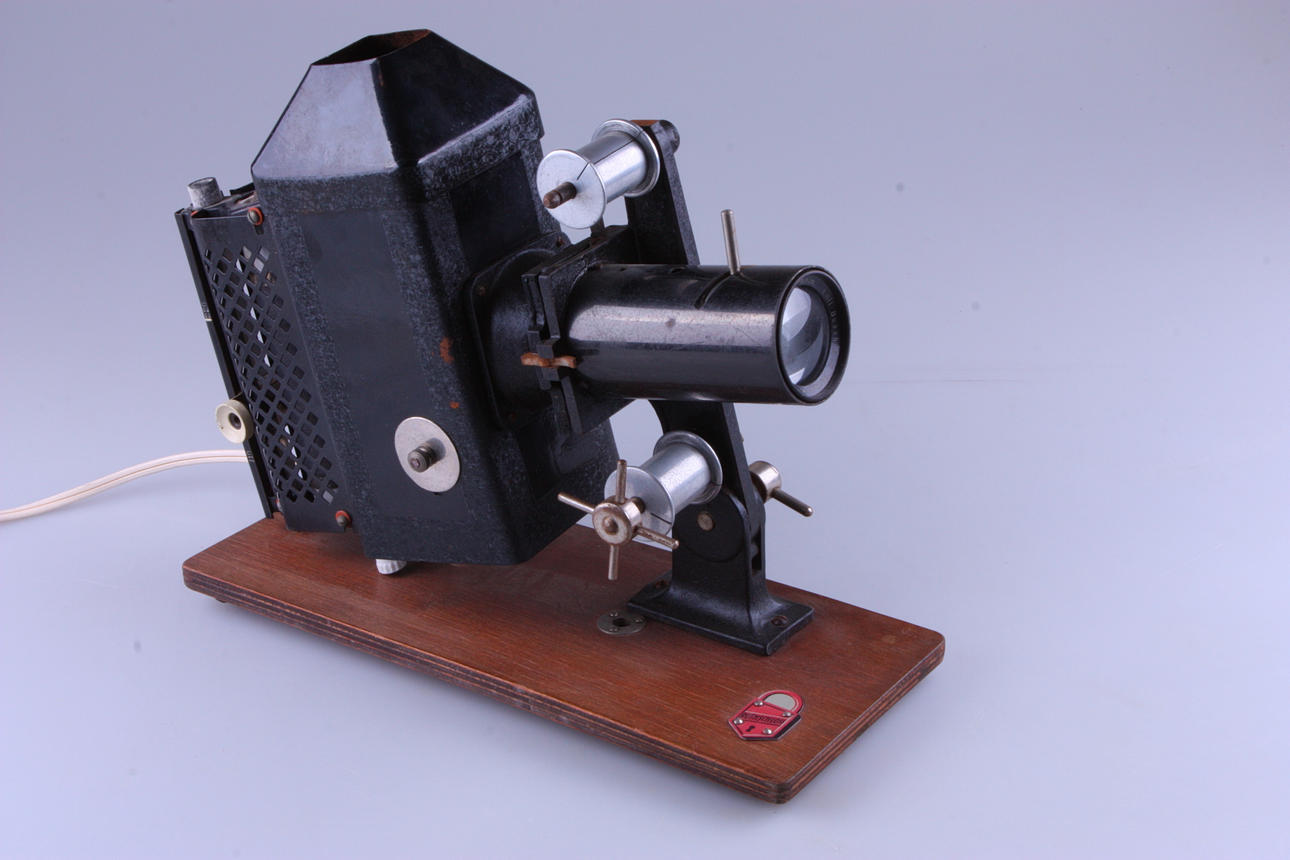 PROJECTOR, Rothschloss.