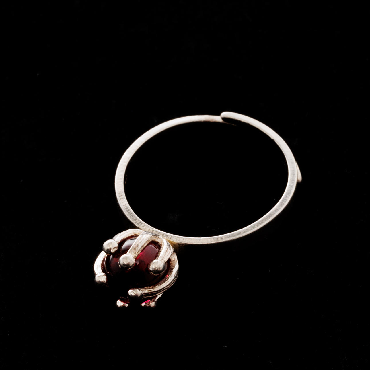 THERESIA HVORSLEV. Ring, sterling silver, garnet.