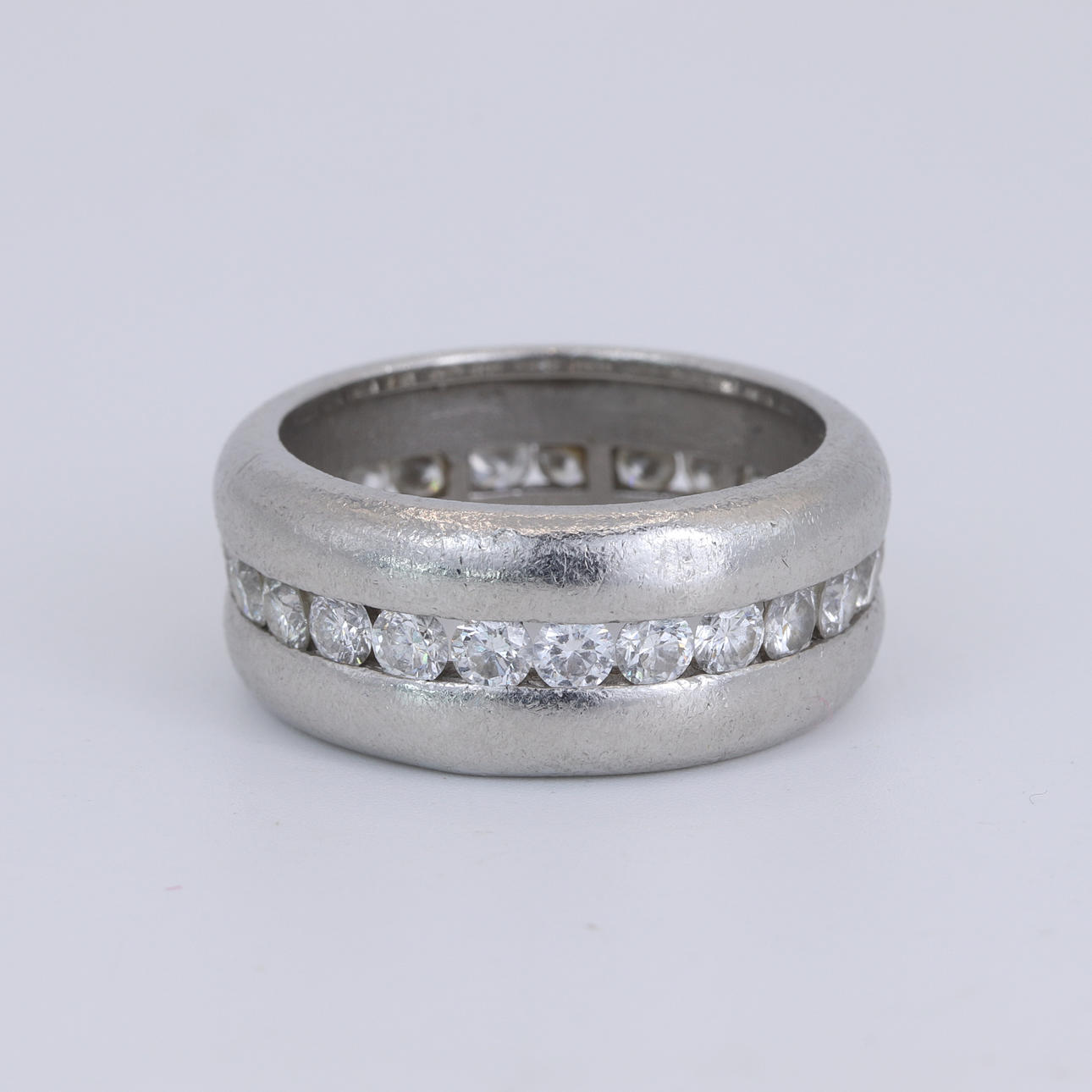 PLATINUM DIAMOND SET BAND RING.