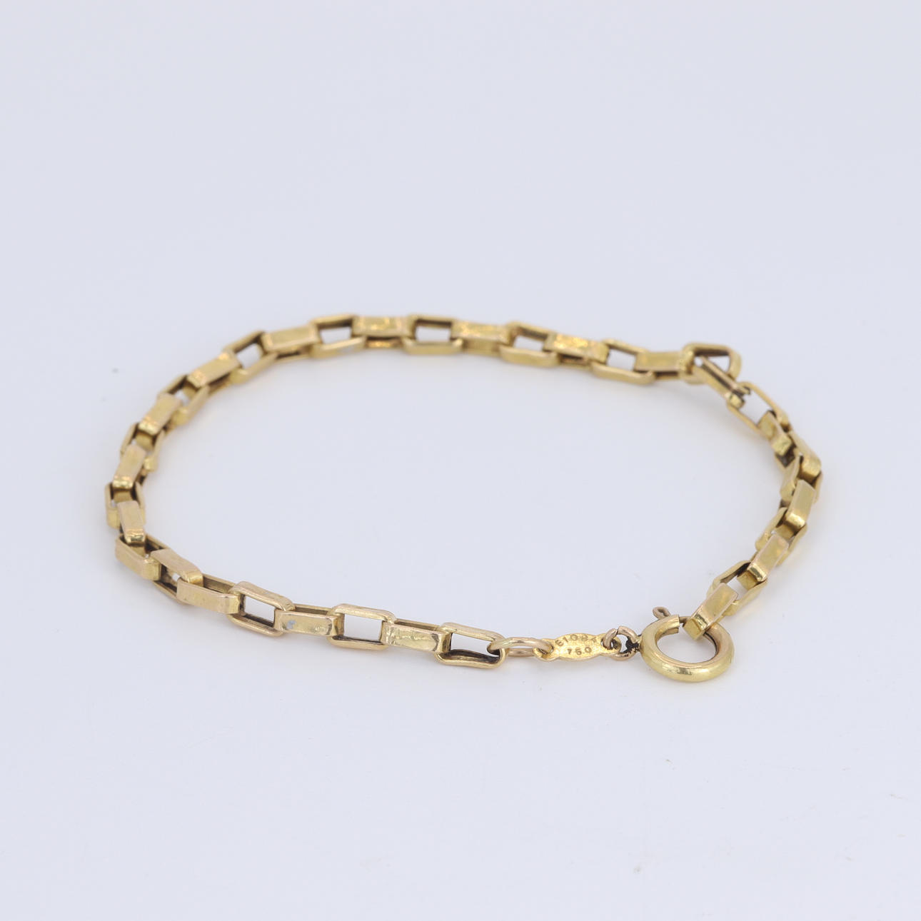 18CT YELLOW GOLD CHAIN BRACELET.