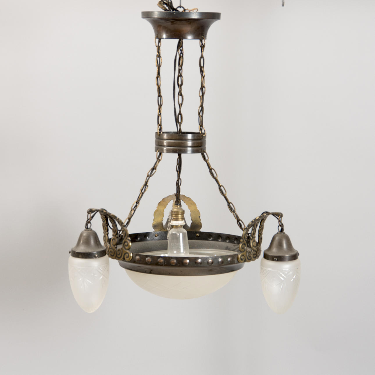 TAKLAMPA, brons med glaskupor, sekelskiftet 1800/1900.