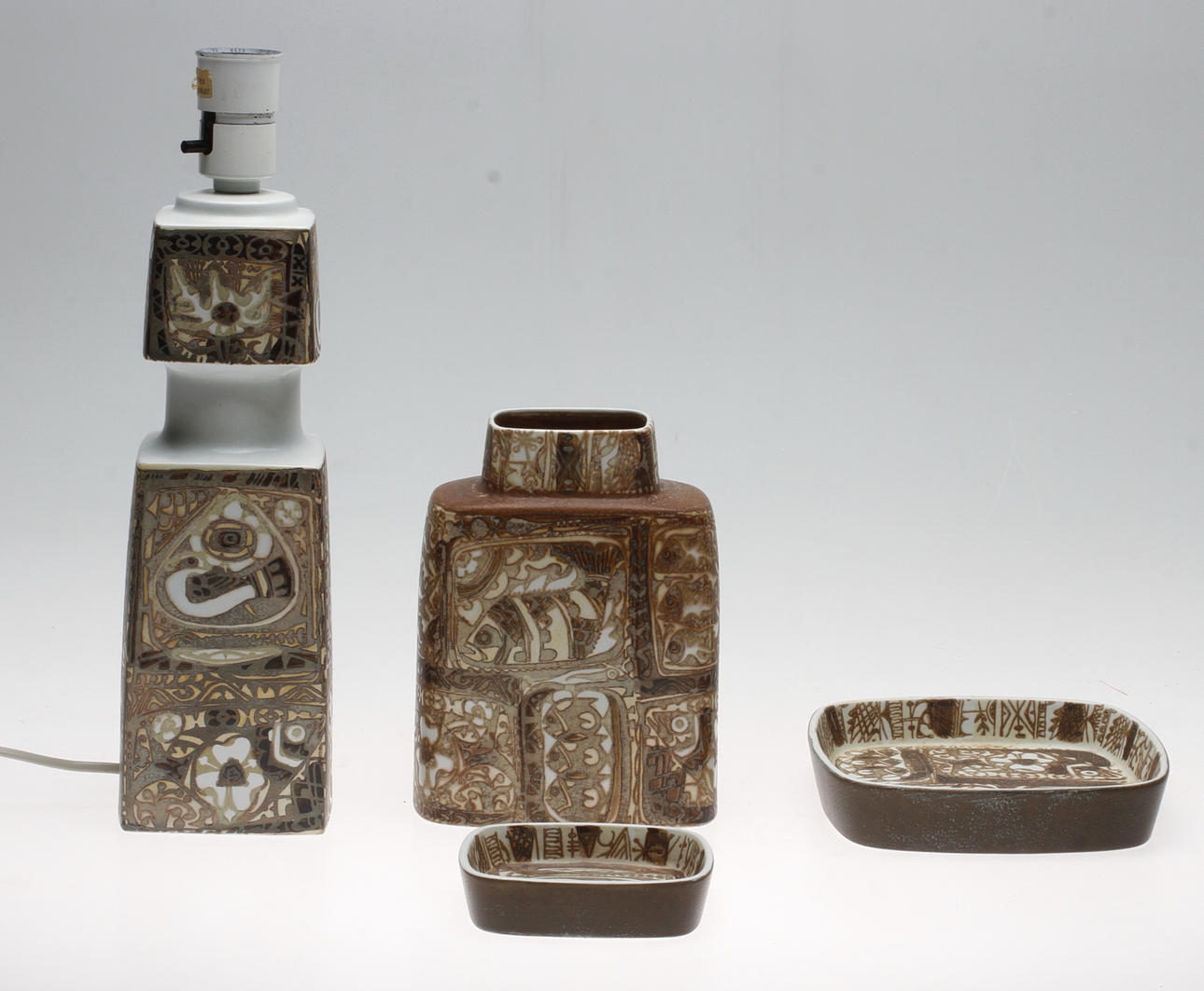 KERAMIK, 4 delar, "Fajance", Niels Thorson, Royal Copenhagen, Danmark.