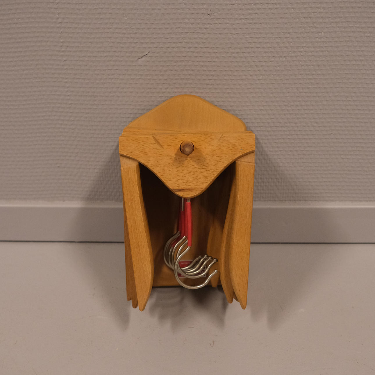 COAT HANGER " WICK ".