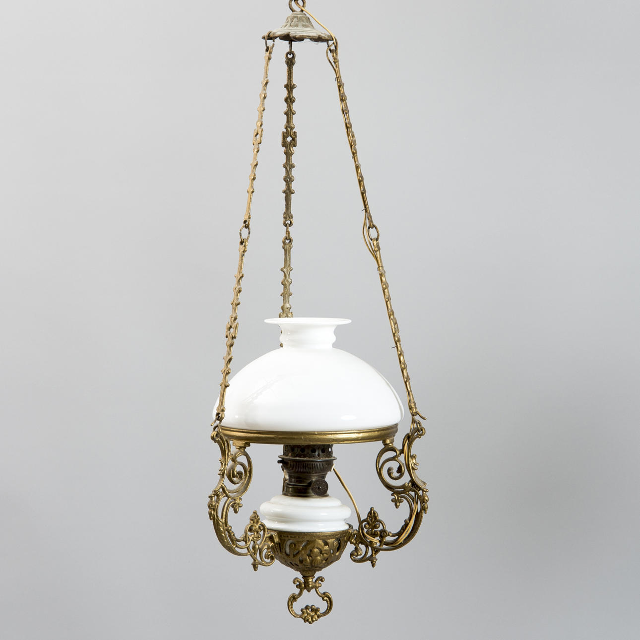 TAKFOTOGENLAMPA, bronserad metall med glaskupa, sekelskiftet 1800/1900.
