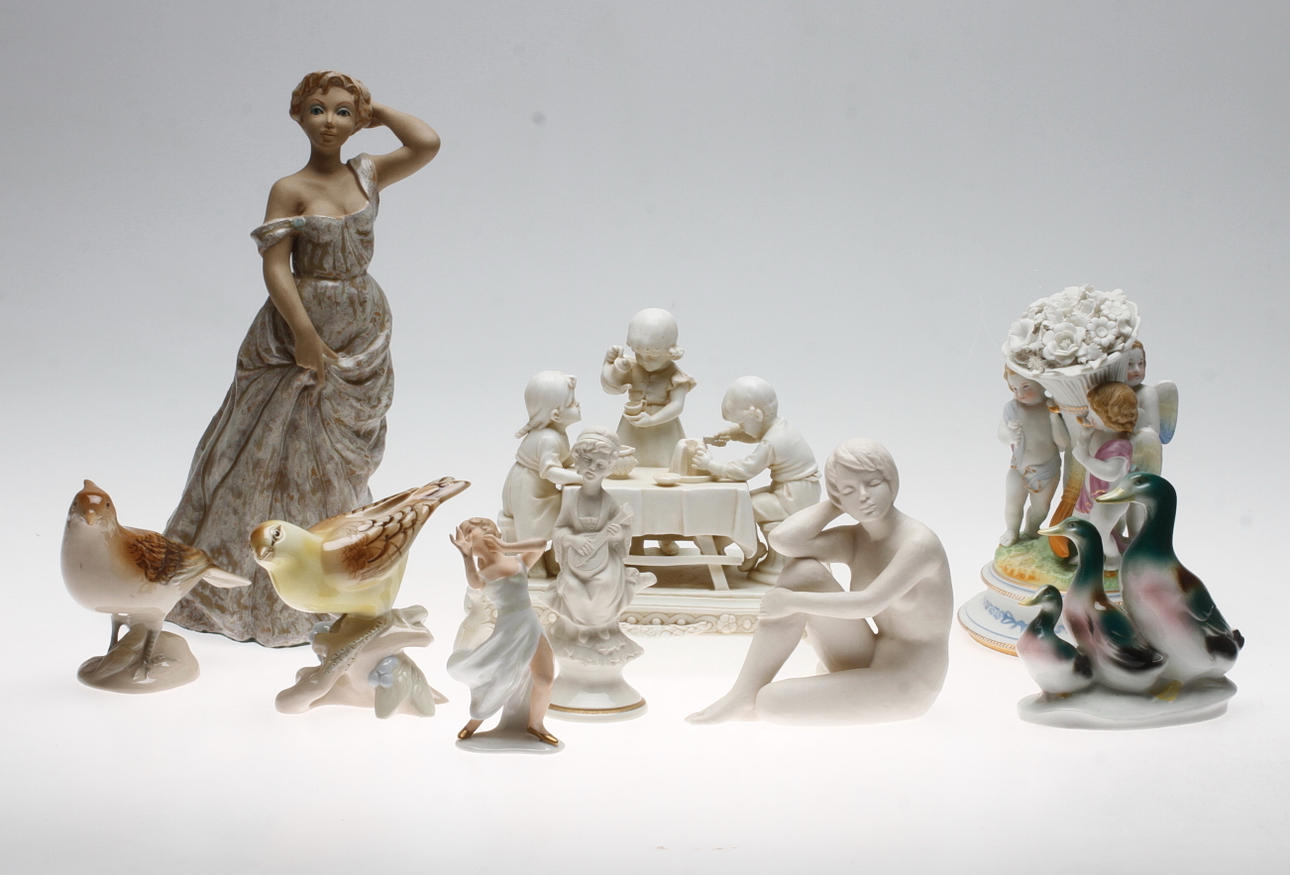 FIGURINER, 9 st, porslin, bland annat Royal Dux, Goebel med flera.
