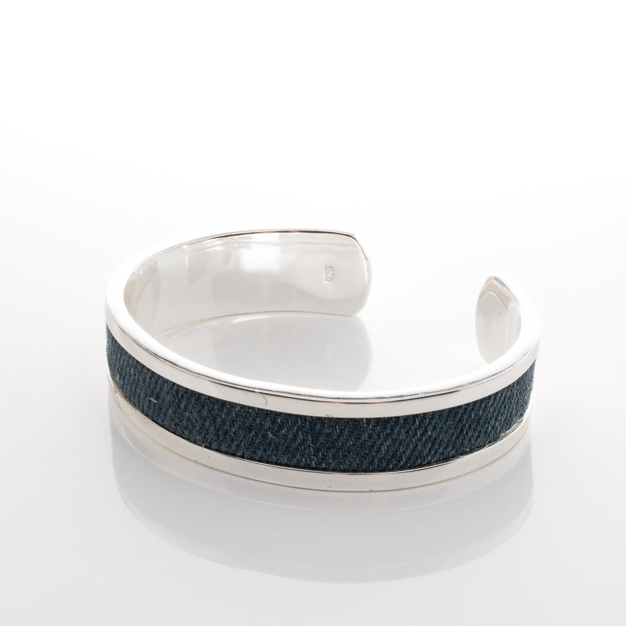 BANGLE, Sterling silver, Denim fabric.