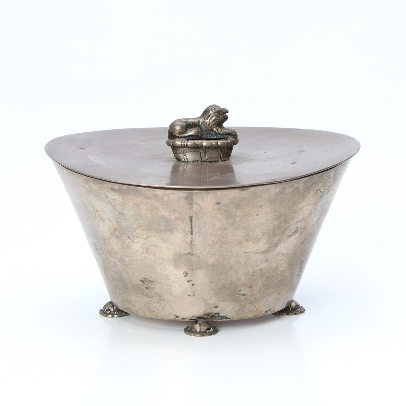 E MÖLLER, BOX WITH LID. Silver. Malmö, 1940. Weight approx. 215 grams.