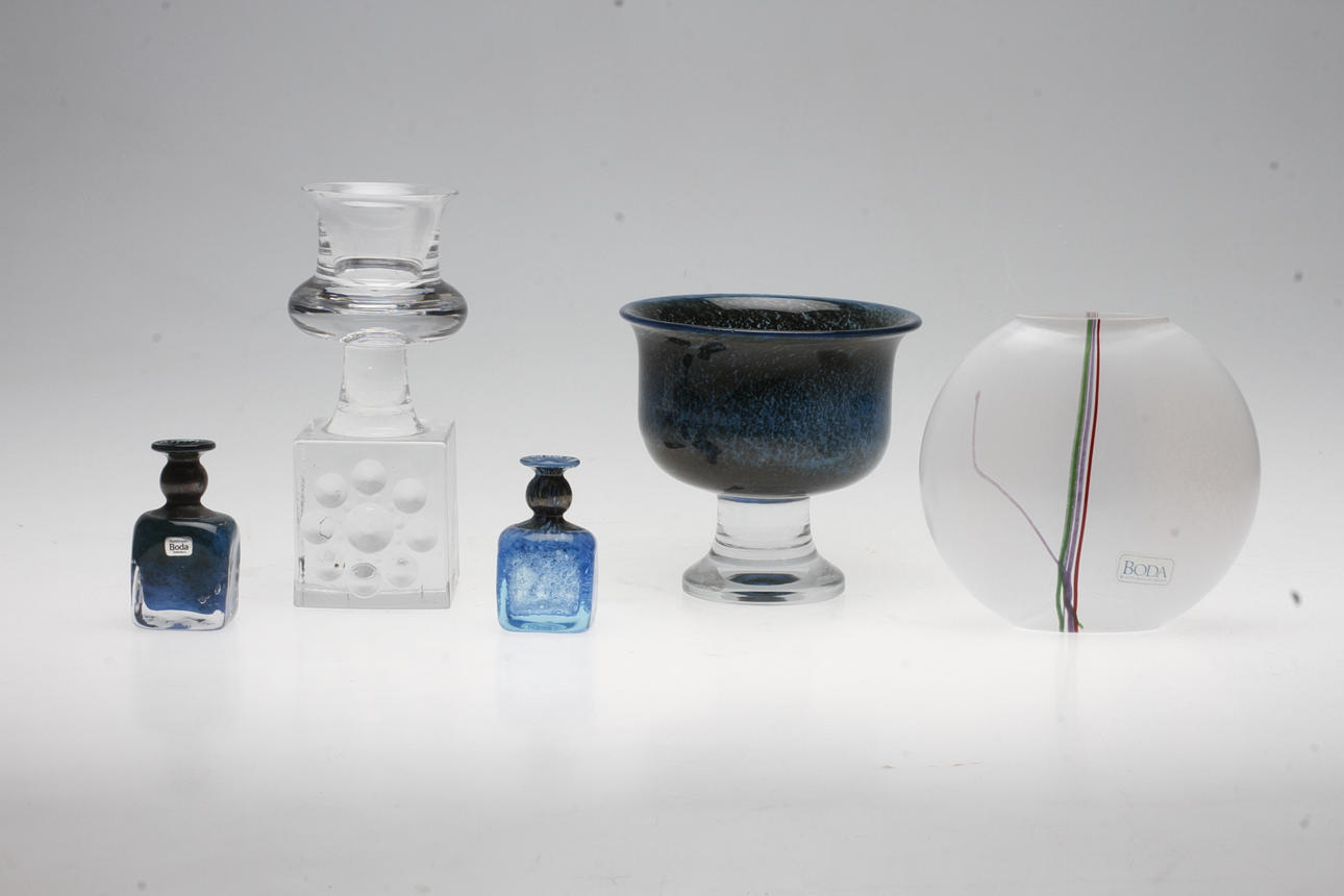 GLASFÖREMÅL, 5 delar, Bertil Vallien, signerade.