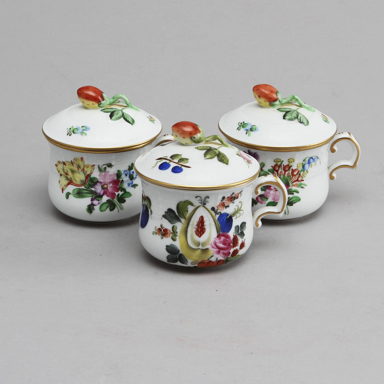 CREMEKOPPAR, 3 st, porslin, Herend, Ungern.