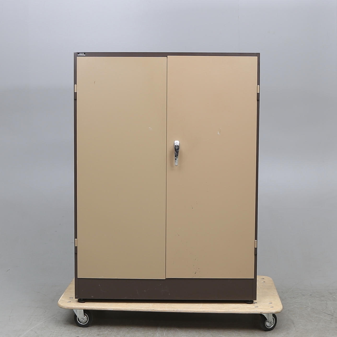 INDUSTRISKÅP, märkt Y Bengtssons mekaniska AB Motala, 1900-talets andra hälft.