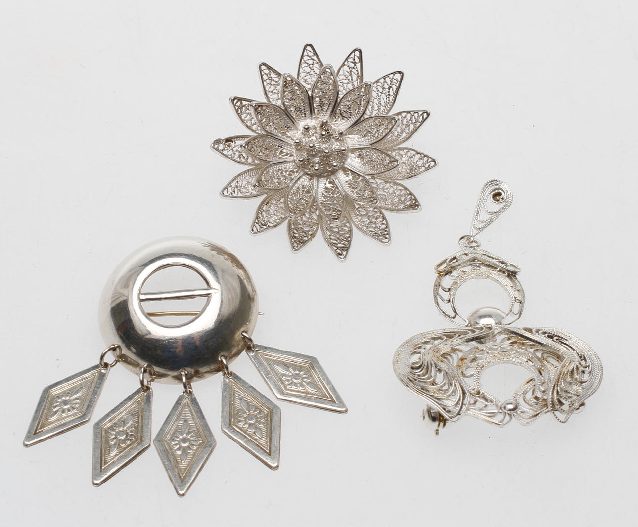 BROSCHER, 3 st, silver.