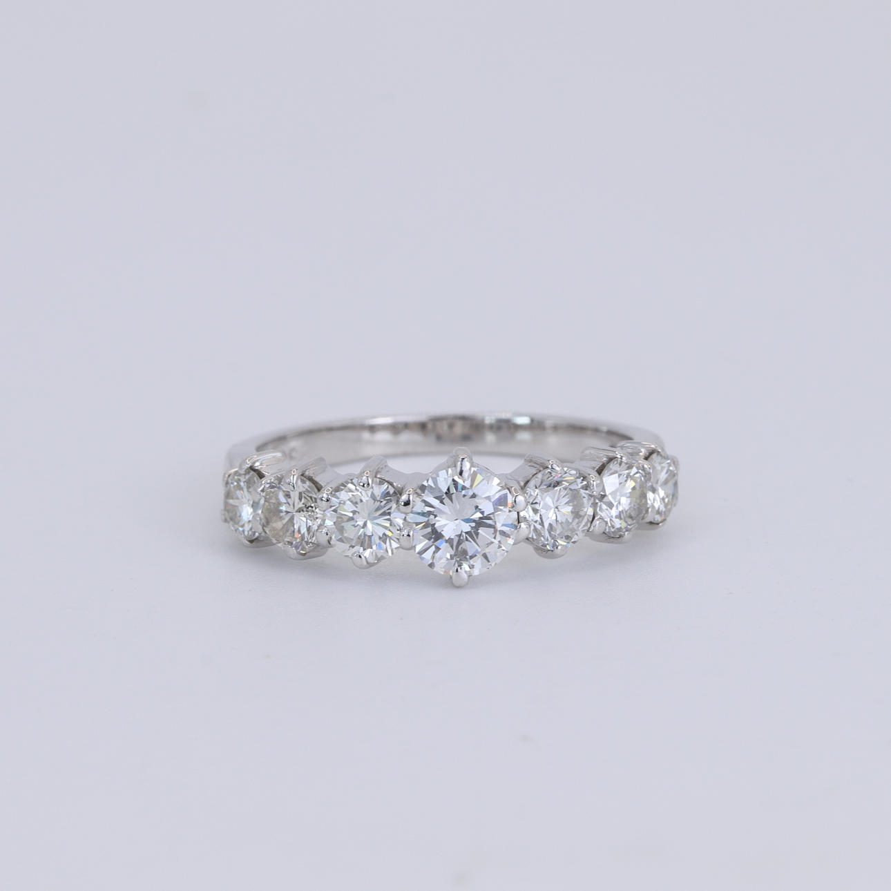 18CT DIAMOND (1.43 CT) RING.
