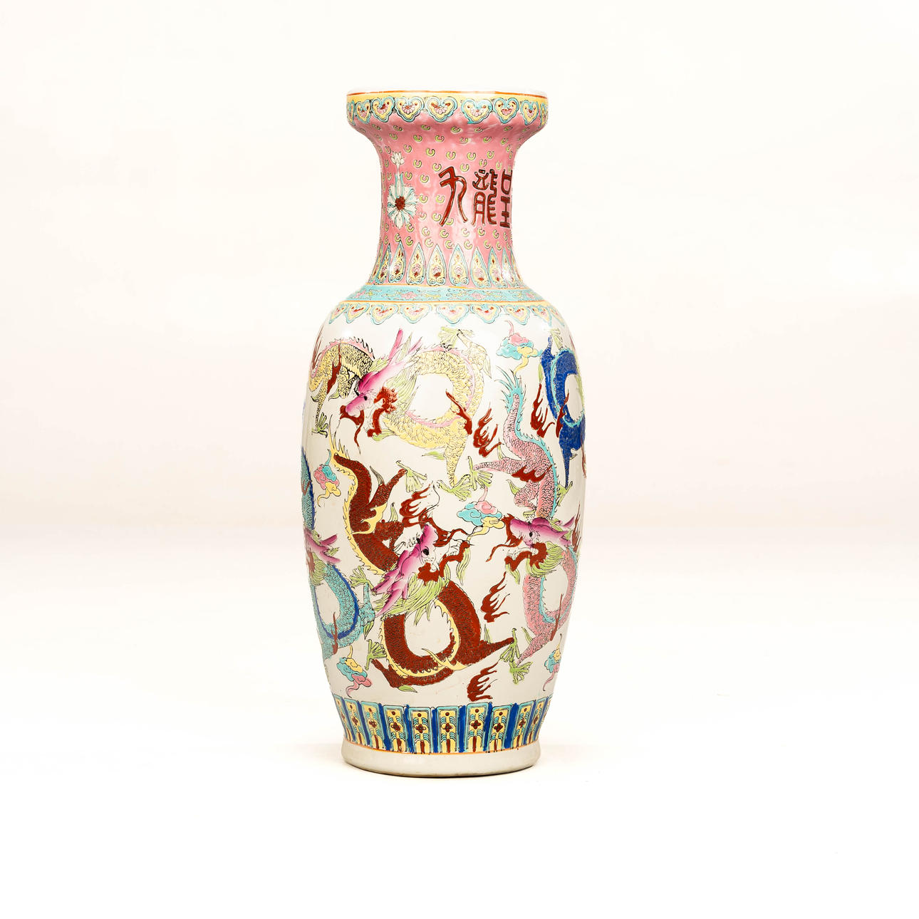 VASE, CHINESE STYLE, ceramic. Mid-20th century.