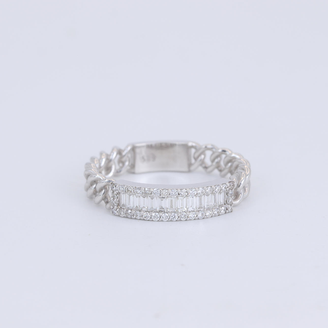 14CT WHITE GOLD DIAMOND SET RING.