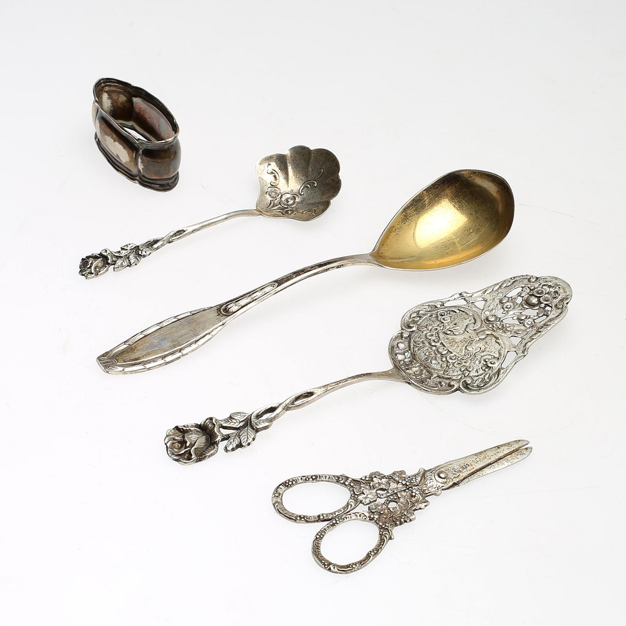 SILVERFÖREMÅL, 5 st, 1900-tal. Total vikt 154 g.