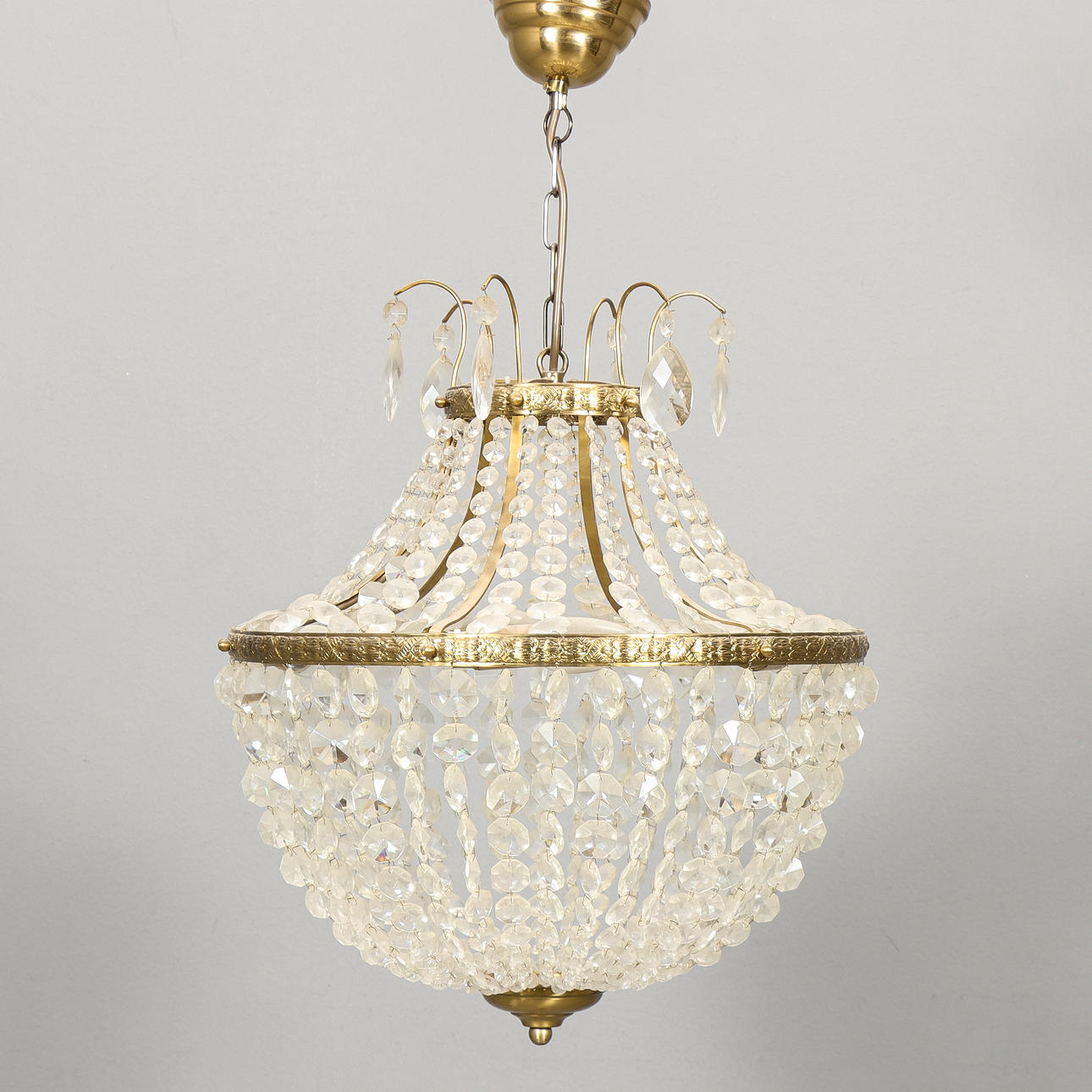 CEILING LAMP with prisms.