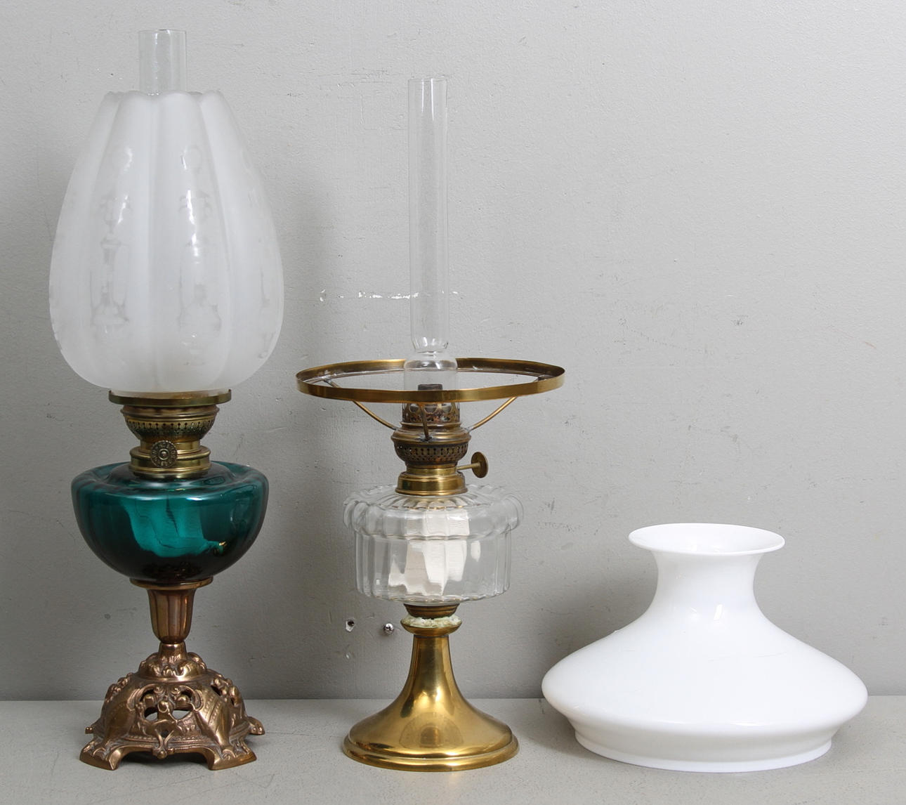 BORDSFOTOGENLAMPOR, 2 st, 1900-talets första hälft.