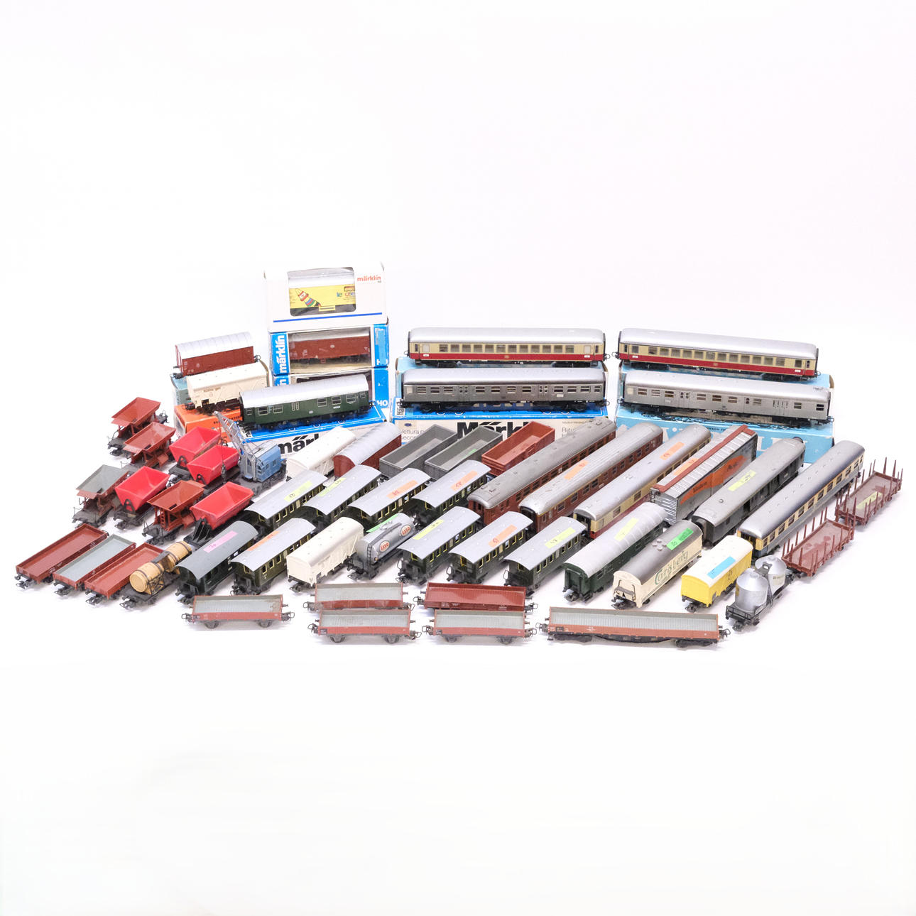 MÄRKLIN. MODEL RAILWAY, 56 CARRIAGES. SCALE H0.
