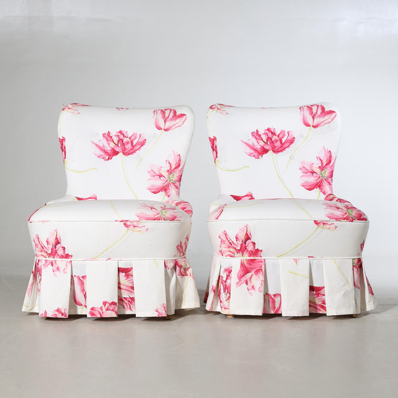 EMMA ARMCHAIRS, 1 pair, 20th century.