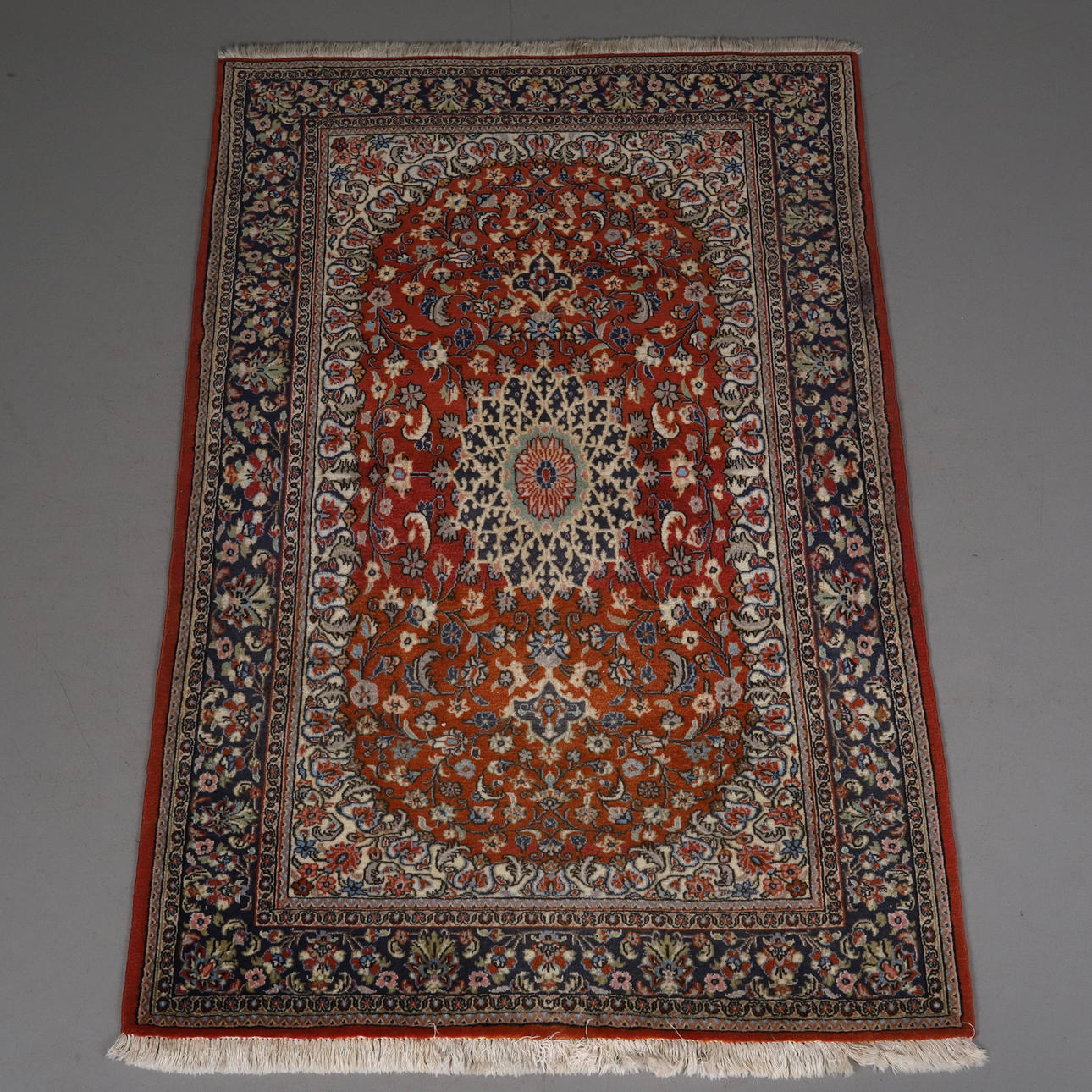 CARPET, Persian, hand-knotted.