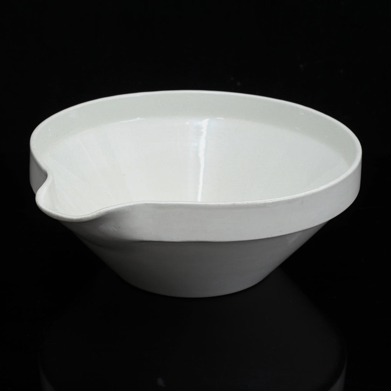 MIXING BOWL, porcelain.