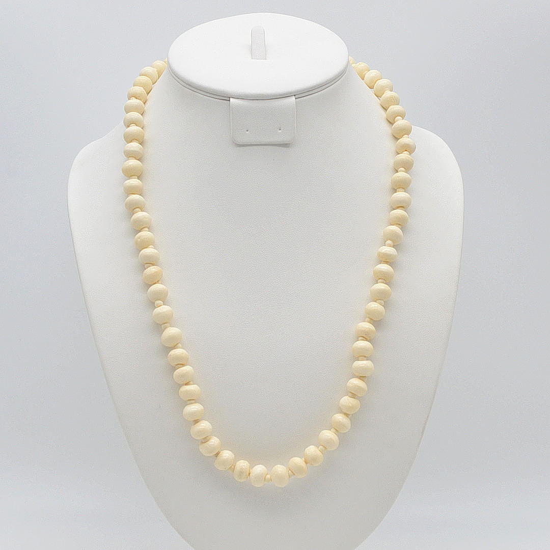 BONE BEAD NECKLACE, HANDMADE, 1950S, APPROX. 60CM.